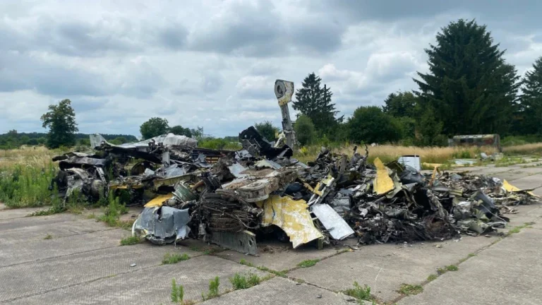 Авіакатастрофа Су-24М на Хмельниччині: слідчі назвали попередню причину